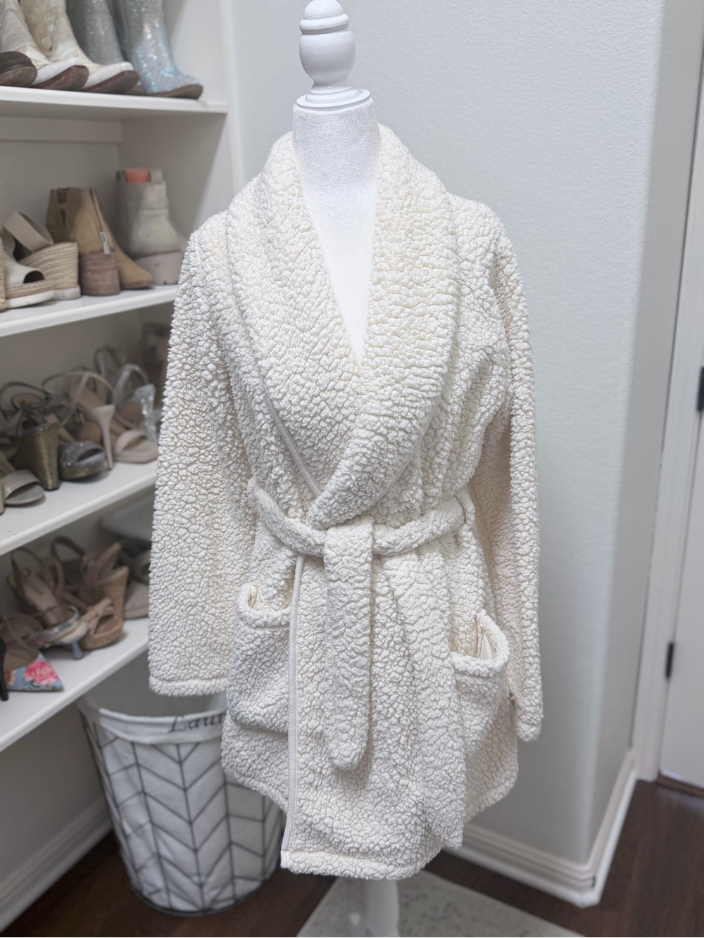 Abercrombie & Fitch Cream Sherpa Robe with Belt